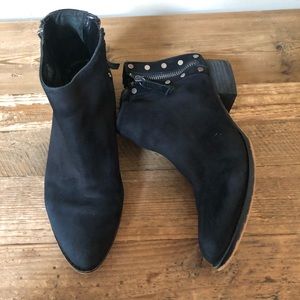 VINCE CAMUTO Catile Ankle Booties Black Suede  8.5